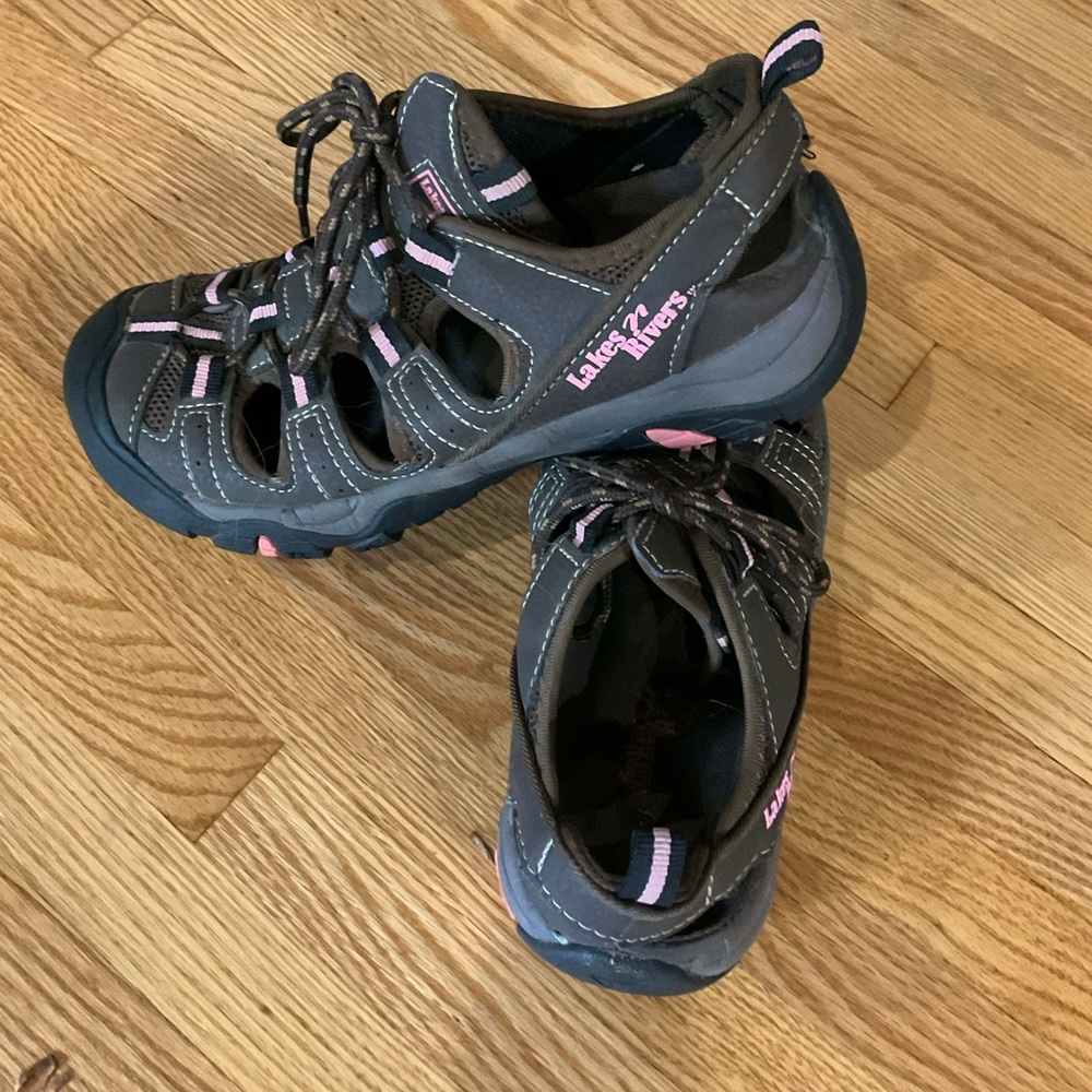 Keen-style Lakes N Rivers Size 7.5 Casual Shoe/Sandal